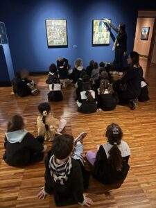 Il gruppo della prima B dell'Educandato Uccellis in visita a Casa Cavazzini